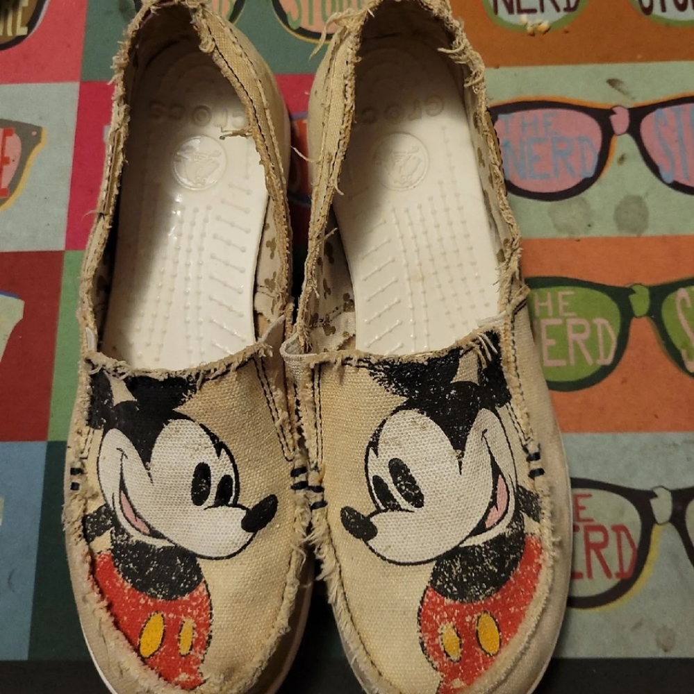 Crocs size 7